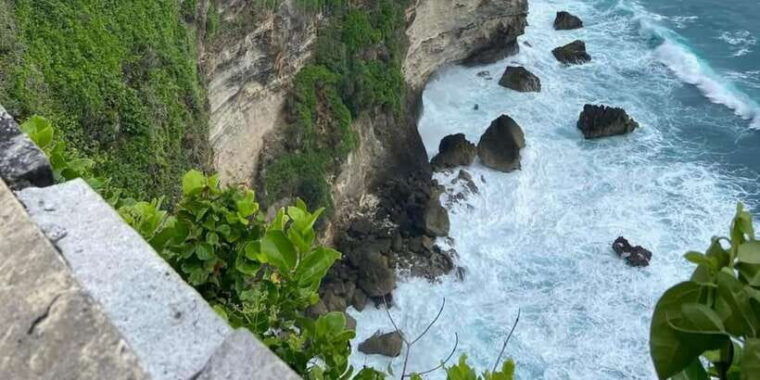 uluwatu-best-sunset-at-temple-jimbaran-seafood-dinner