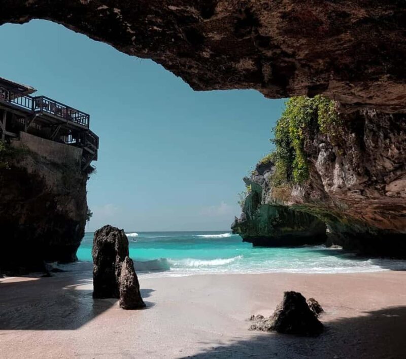 Uluwatu: Padang, Suluban & Uluwatu Temple Coastal Experience - Key Points