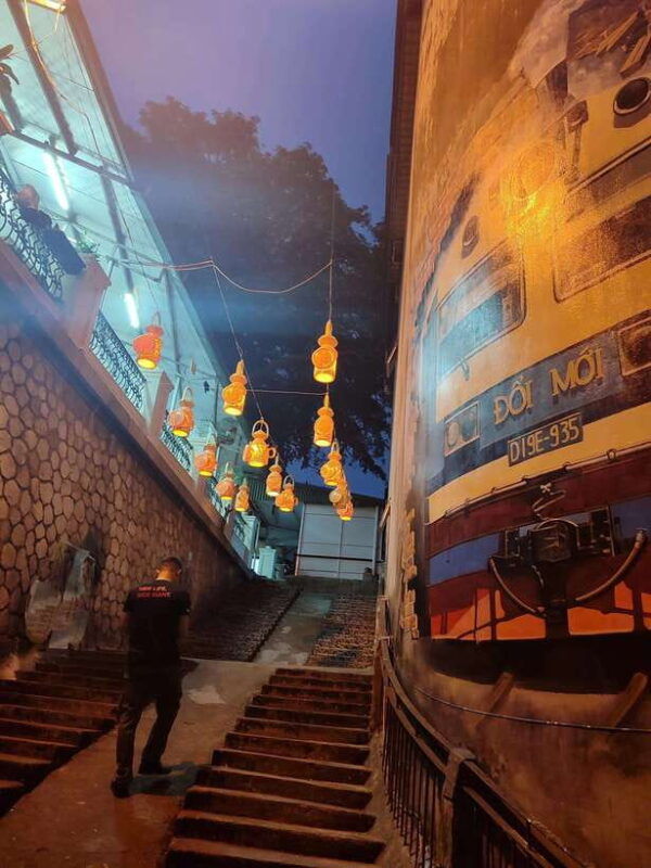 uncover-hanois-hidden-treasures-old-quarter-train-street