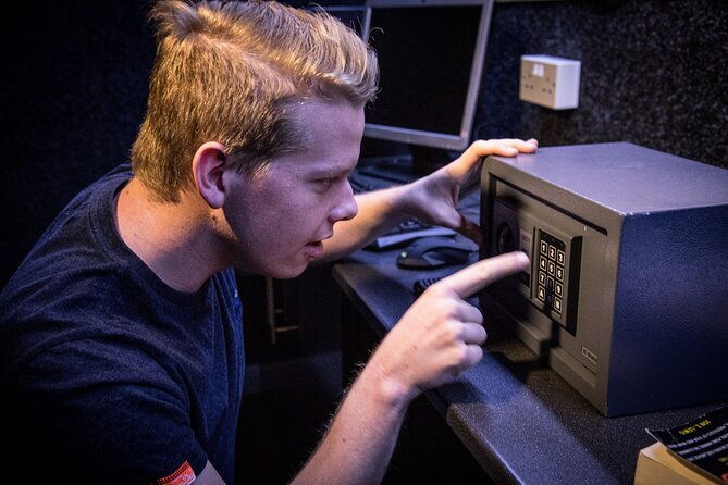 undercover-agent-escape-game-high-tech-spy-thriller