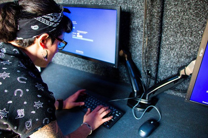 undercover-agent-escape-game-high-tech-spy-thriller