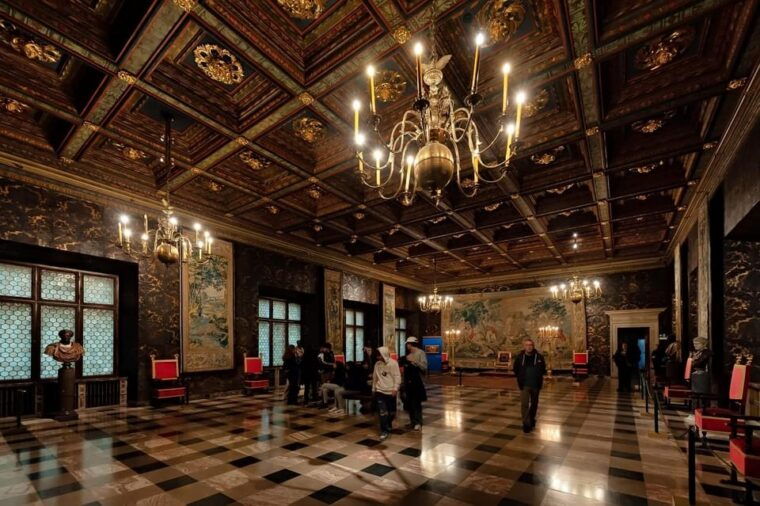 underground-market-wawel-castle-and-cathedral-guided-tour