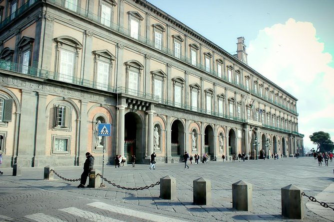 underground-tour-from-the-royal-palace-to-the-bourbon-gallery