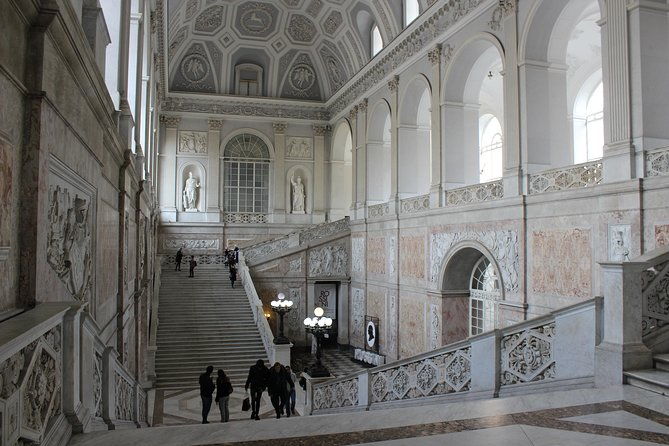 underground-tour-from-the-royal-palace-to-the-bourbon-gallery