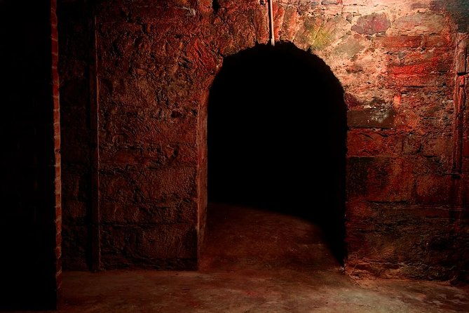 underground-vaults-walking-tour-in-edinburgh-old-town