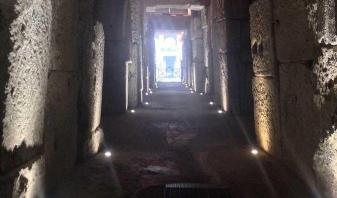 undergrounds-areas-colosseum-and-roman-forum-small-group-tour