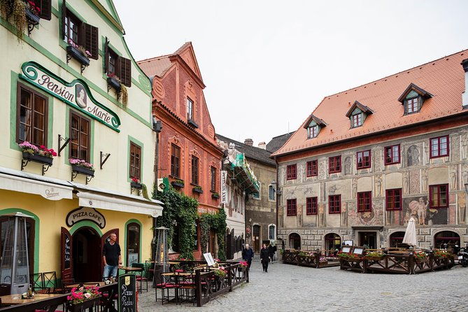 unesco-cesky-krumlov-from-prague-with-guided-tour-and-transfer