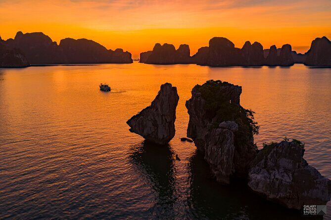 Unforgettable Moments: Private Yacht Explore Sunset Halong Bay - Practical Tips & Considerations