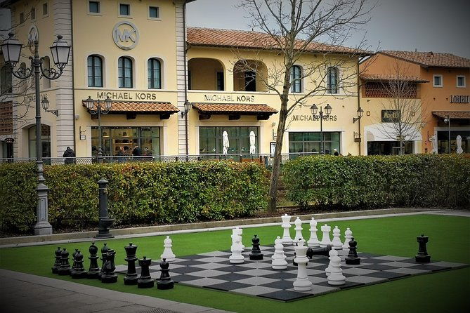 unforgettable-shopping-at-designer-barberino-outlet-from-florence