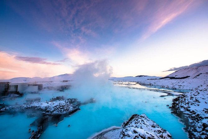 unique-bathing-in-an-icelandic-hot-springs-at-the-blue-lagoon-2