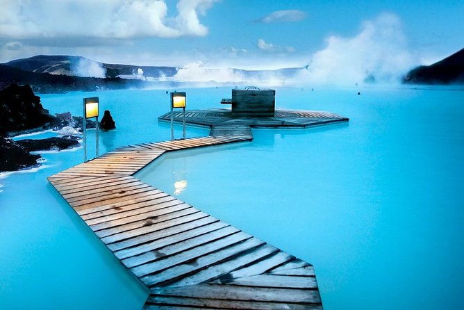 unique-bathing-in-an-icelandic-hot-springs-at-the-blue-lagoon-2