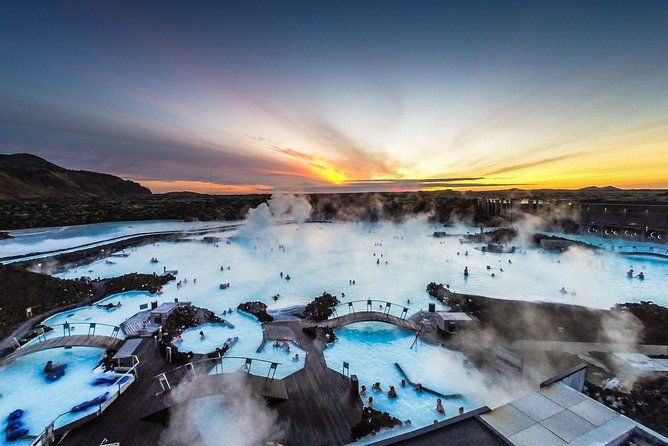 unique-bathing-in-an-icelandic-hot-springs-at-the-blue-lagoon