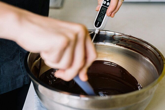 unique-belgian-chocolate-making-workshop-in-bruges-2
