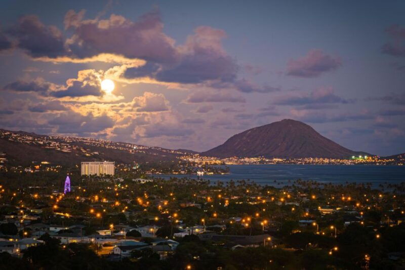unique-honolulu-sunset-and-light-painting-tour