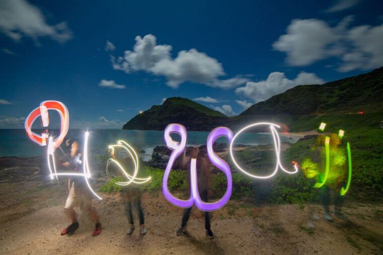 unique-honolulu-sunset-and-light-painting-tour
