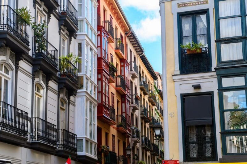 unique-landmarks-of-bilbao-walking-tour-for-couples-2