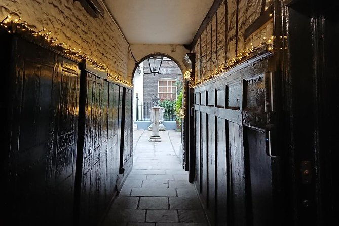 unique-london-walk-secrets-of-mayfair-private-tour