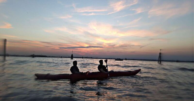 unique-night-tour-with-sunset-kayak-in-venice-with-a-guide