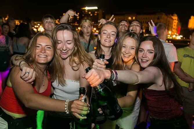 unlimited-drinks-budapest-bar-pub-crawl-free-shots-vip-entry