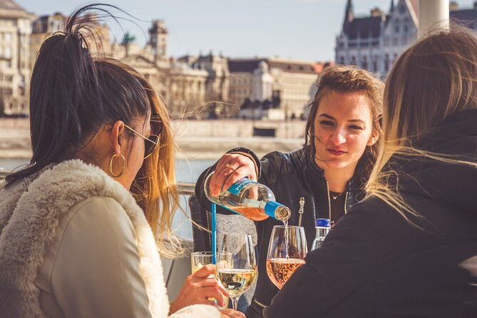 unlimited-prosecco-wine-cruise-budapest