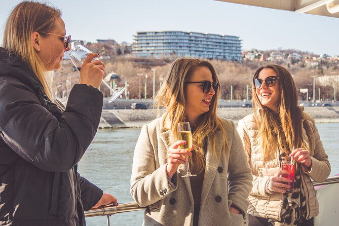 unlimited-prosecco-wine-cruise-budapest