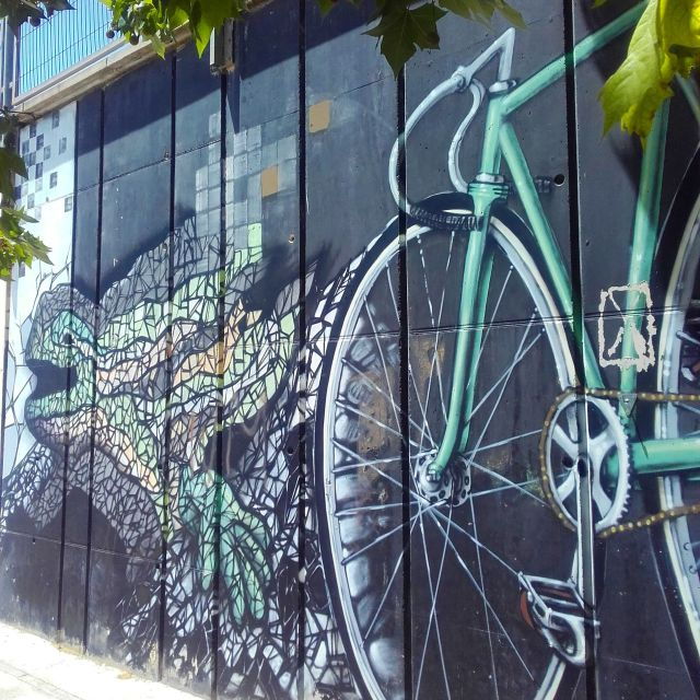 unusual-barcelona-bike-tour-in-french