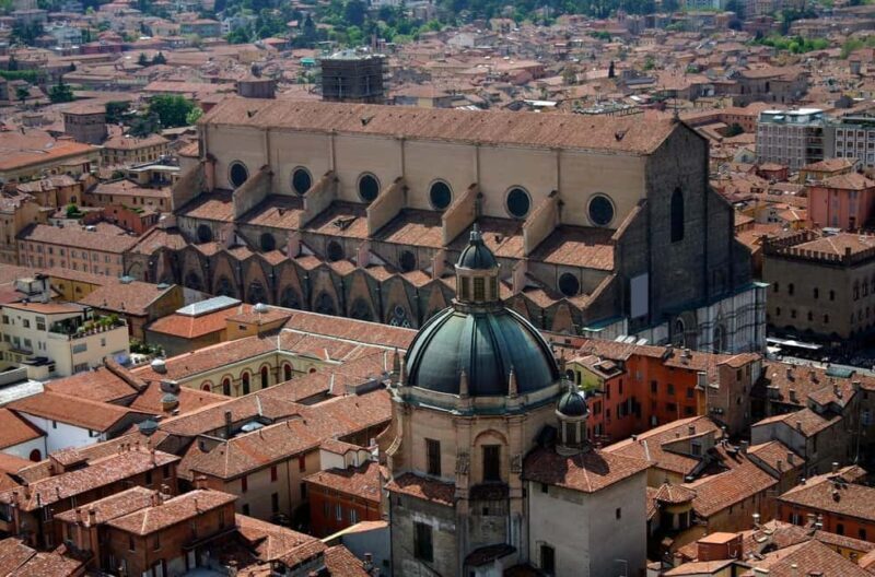 Unusual guided visit of San Petronio and the King's Astronomer - Discovering Bologna’s San Petronio: An Unusual Guided Tour