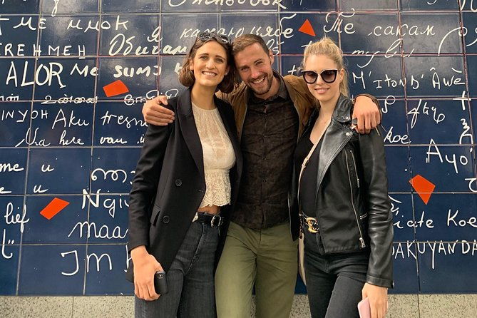 unusual-walking-tour-of-montmartre-and-local-wine-tasting-2h