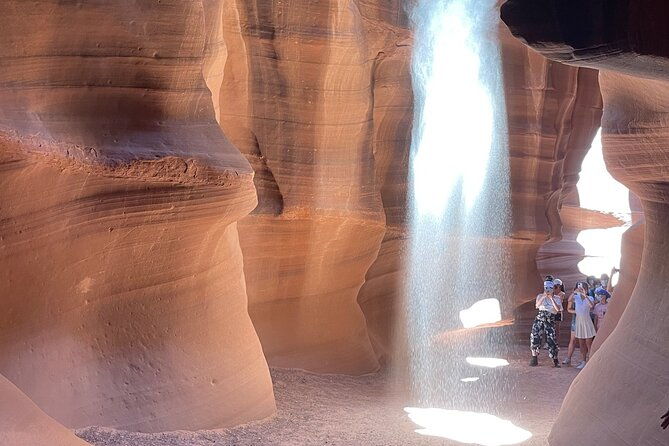 upper-and-lower-antelope-canyon-with-horseshoe-bend-hiking-tour