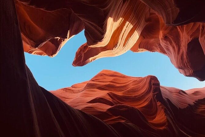 upper-antelope-canyon-in-page-walking-tour-with-navajo-guide