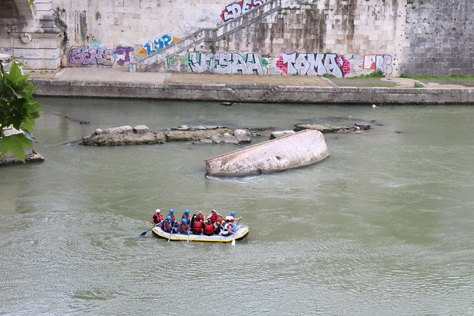 urban-rafting-on-romes-tiber-river