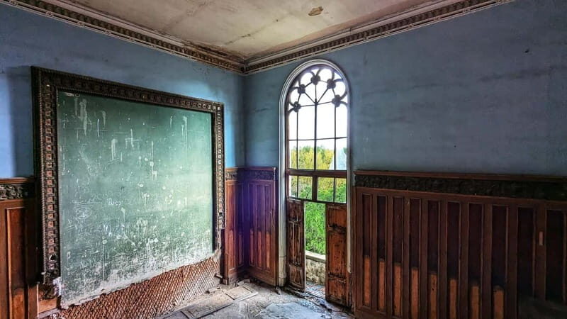 Urbex tour - Abandoned sanatoriums and Aircraft - Who Will Love This Tour?