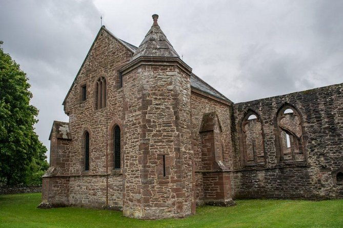 urquhart-castle-loch-ness-centre-gin-outlander-sites