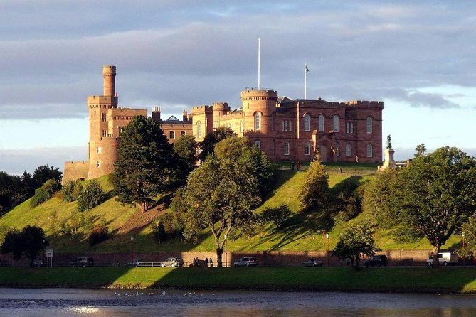 urquhart-castle-loch-ness-centre-gin-outlander-sites