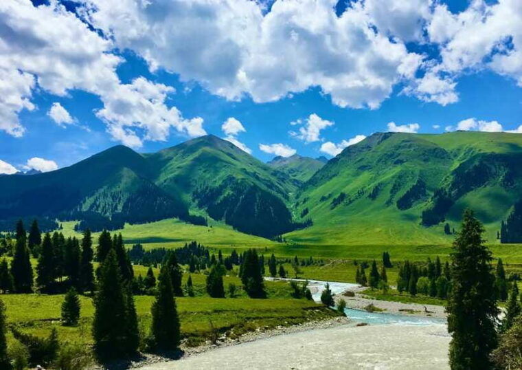 urumqi-8-day-private-tour-to-sayram-lake-and-yining
