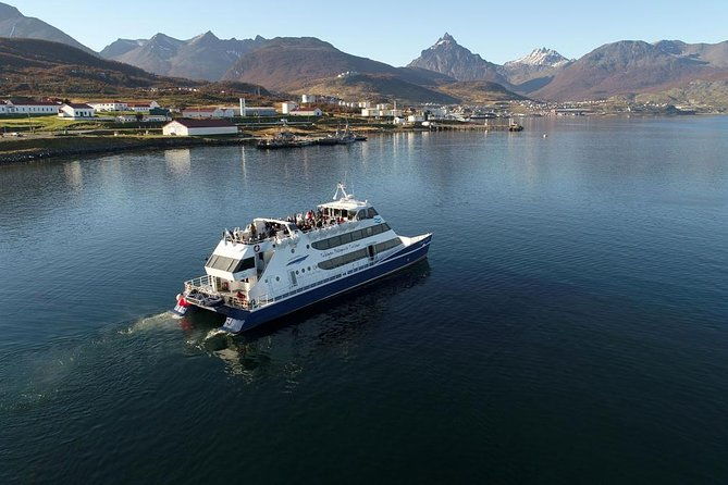 ushuaia-beagle-channel-navigation-wolf-island-and-descent-at-bridges-islands