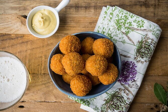utrecht-food-tour-trying-out-6-dutch-bites