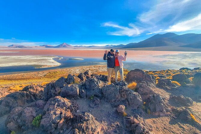 uyuni-salt-flats-and-colored-lagoons_3-days_shared-tour_english-speaking-guide