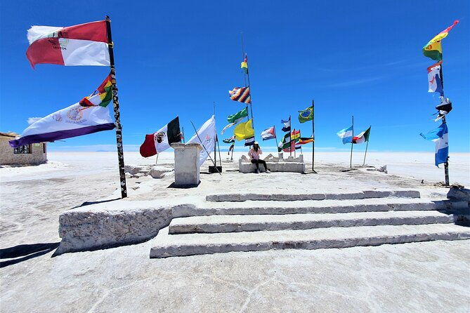 uyuni-salt-flats-and-colored-lagoons_3-days_shared-tour_english-speaking-guide