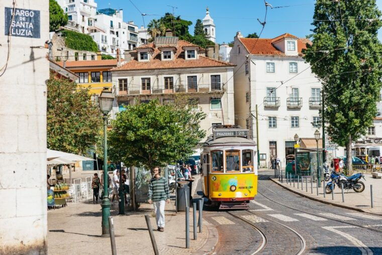 vadio-lisbon-old-town-private-tuk-tuk-tour
