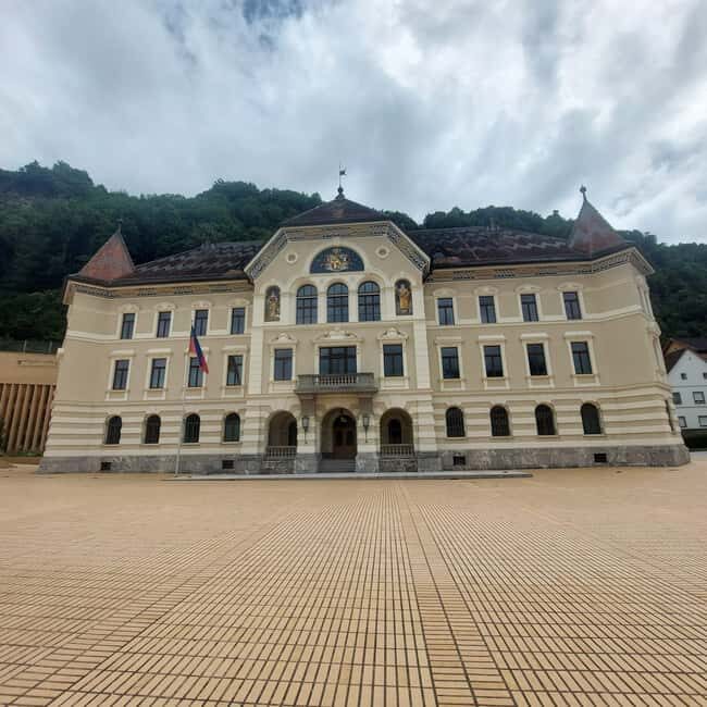 Vaduz on foot: guided visit of the alpine capital of Liechtenstein - An in-depth look at the Vaduz on Foot Tour