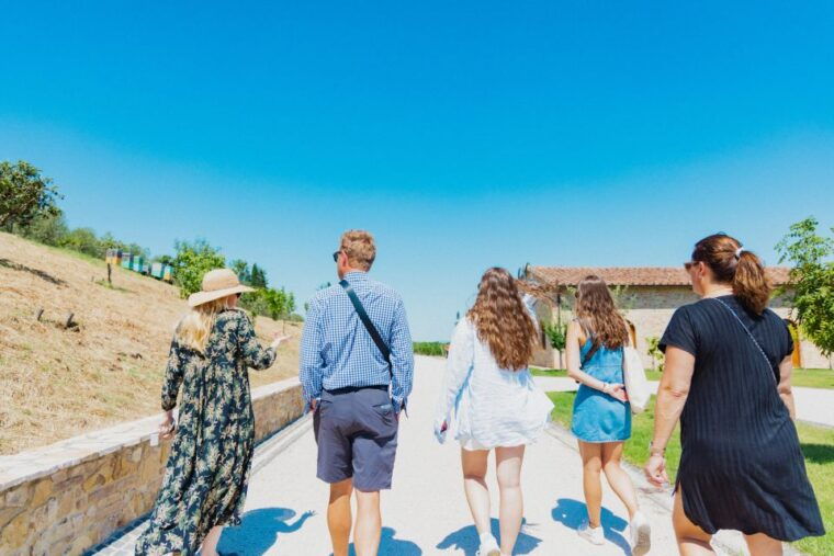 val-dorcia-boutique-winery-tour-and-wine-tasting