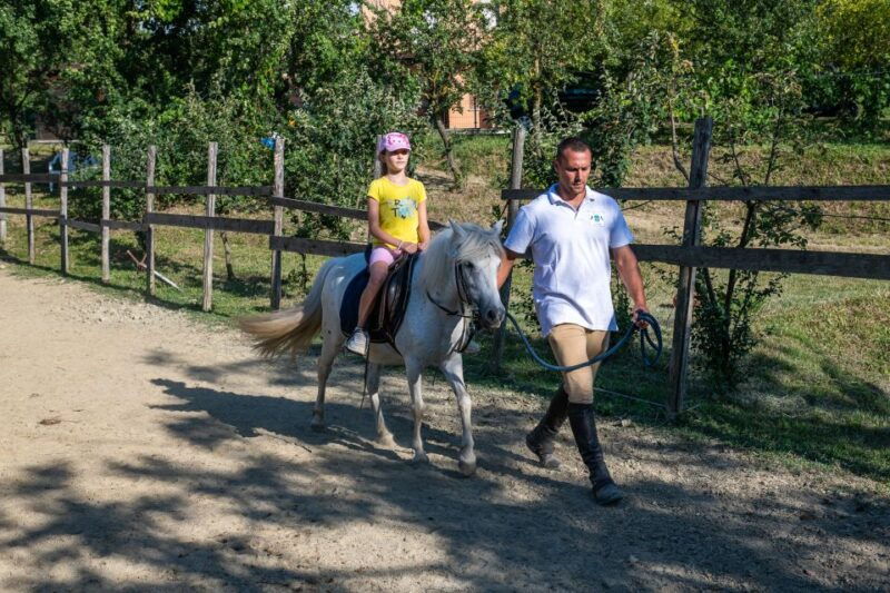 valdichiana-horseback-riding-tour-with-tuscan-picnic