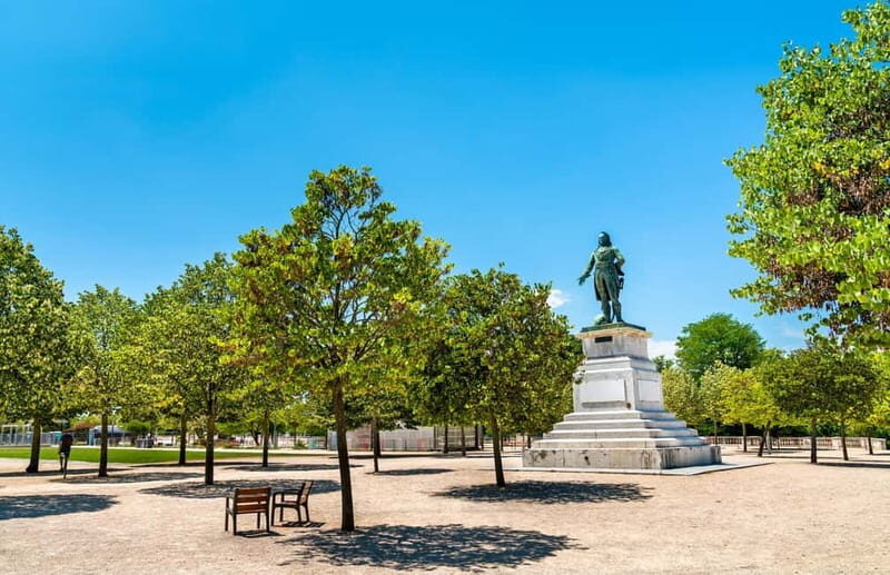 Valence: Express Walk with a Local in 60 minutes - Who Should Consider This Experience?  