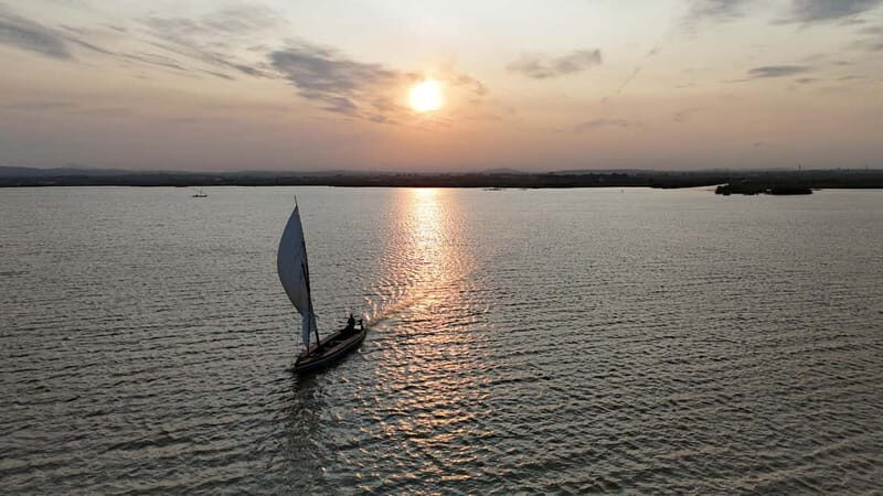 Valencia: Albufera Sunset on a sailboat with a Local Guide - Key Points