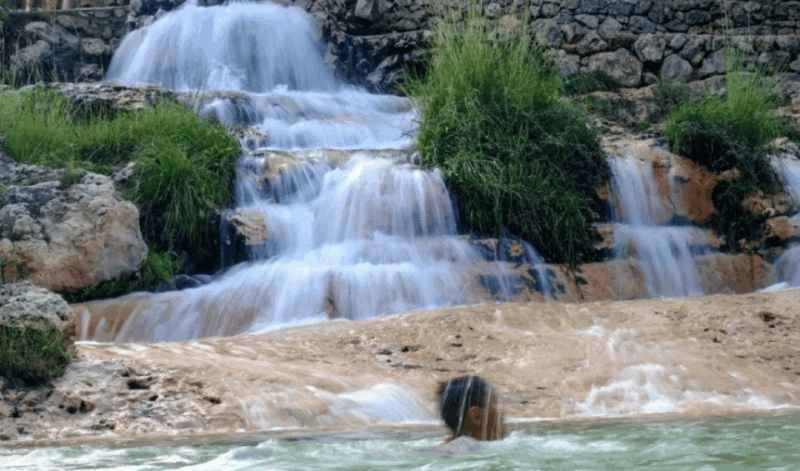 valencia-anna-alhambra-and-3-waterfalls-guided-tour