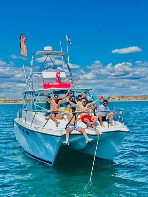 Valencia: Catamaran Boat Rental with Captain and Drinks - FAQ