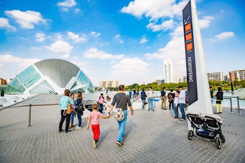 valencia-city-of-arts-and-science-3d-movie-at-hemisferic