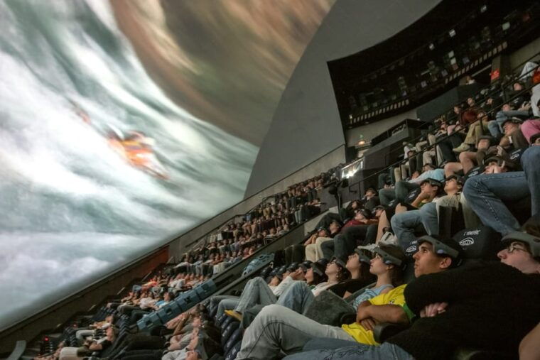 valencia-city-of-arts-and-science-3d-movie-at-hemisferic