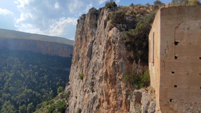 Valencia: Day trip to Chulilla + hike and kayak tour on the lake - The Sum Up: Who Should Consider This Tour?